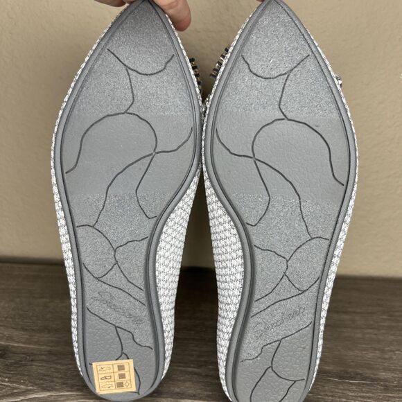 Sketchers NEW Cleo Point Ballet Flats Womens 7 Memory Foam Shoes Silver Bow - Picture 8 of 11
